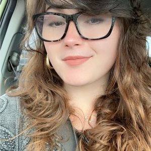 Meet your Posher, Carly